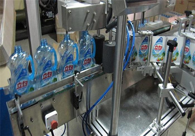Αυτόματη μηχανή σήμανσης διπλής όψης για σαμπουάν λοσιόν μπουκάλια λεπτομέρειες