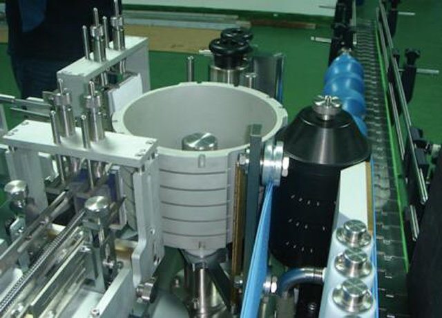 Αυτόματη μηχανή επισήμανσης υγρής κόλλας με γραμμική στρογγυλή φιάλη