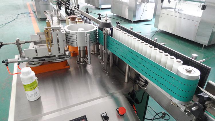 Πλήρης αυτόματη μηχανή σήμανσης χαρτιού με υγρή κόλλα για προϊόν αλκοόλης